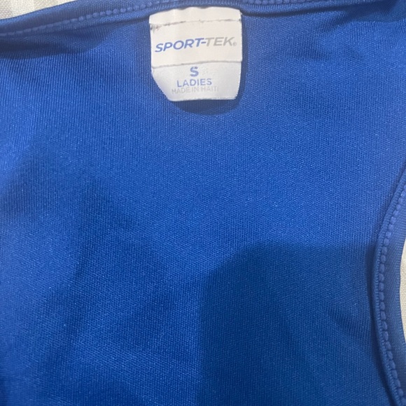 ‼️ Bundle of (3) CRUNCH Fitness 💪🏻 Workout Tank Tops - (2) Small (1) Medium - Picture 6 of 10